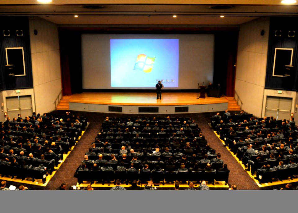 Blue Ridge reinforces safety principles before the holidays 141119-N-ZZ999-017
