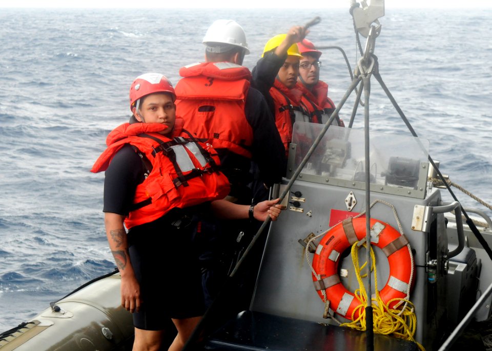 Blue Ridge rescues fishermen in Philippine Sea 150325-N-SX614-040