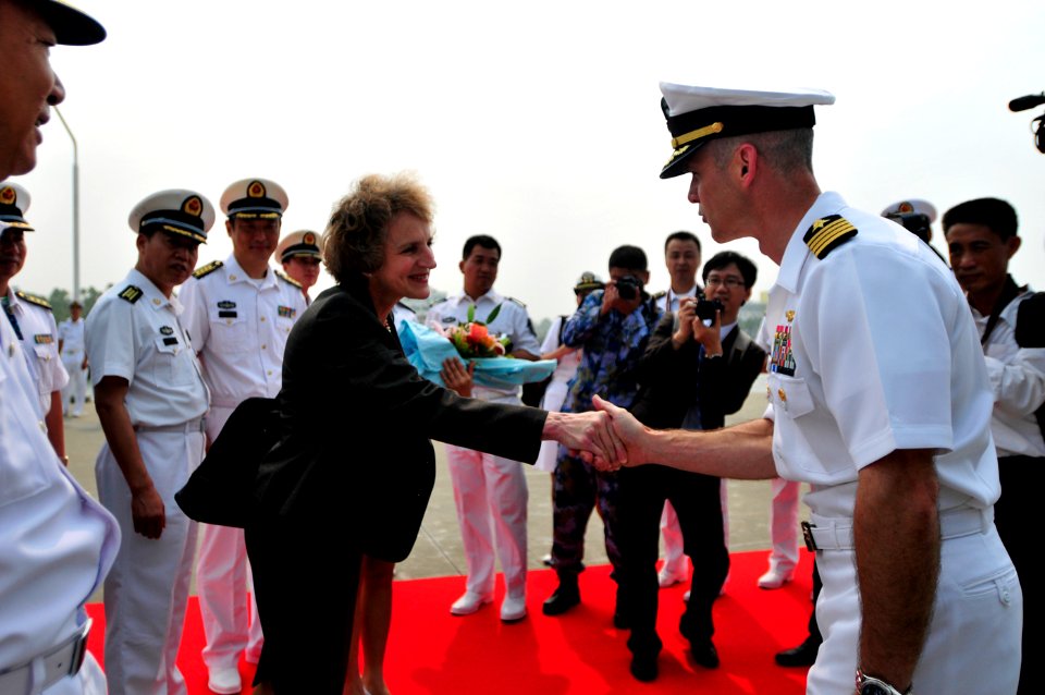 Blue Ridge arrives in Zhanjiang to promote maritime cooperation 150420-N-QL961-055
