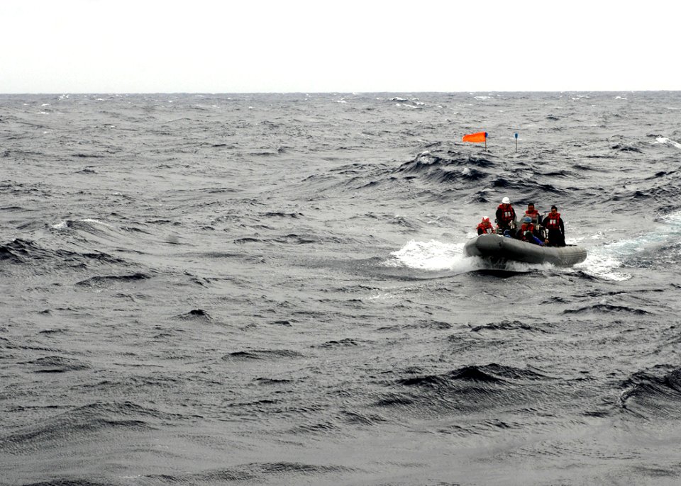 Blue Ridge rescues fishermen in Philippine Sea 150325-N-NT747-018