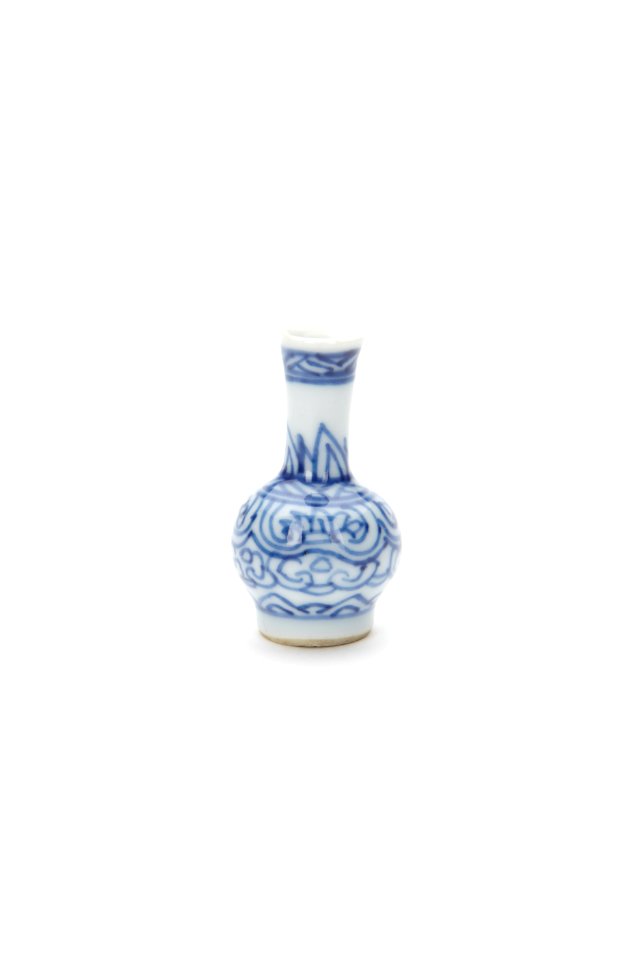 Blå och vit miniatyrvas av porslin från 1700-talet - Skoklosters slott - 93523