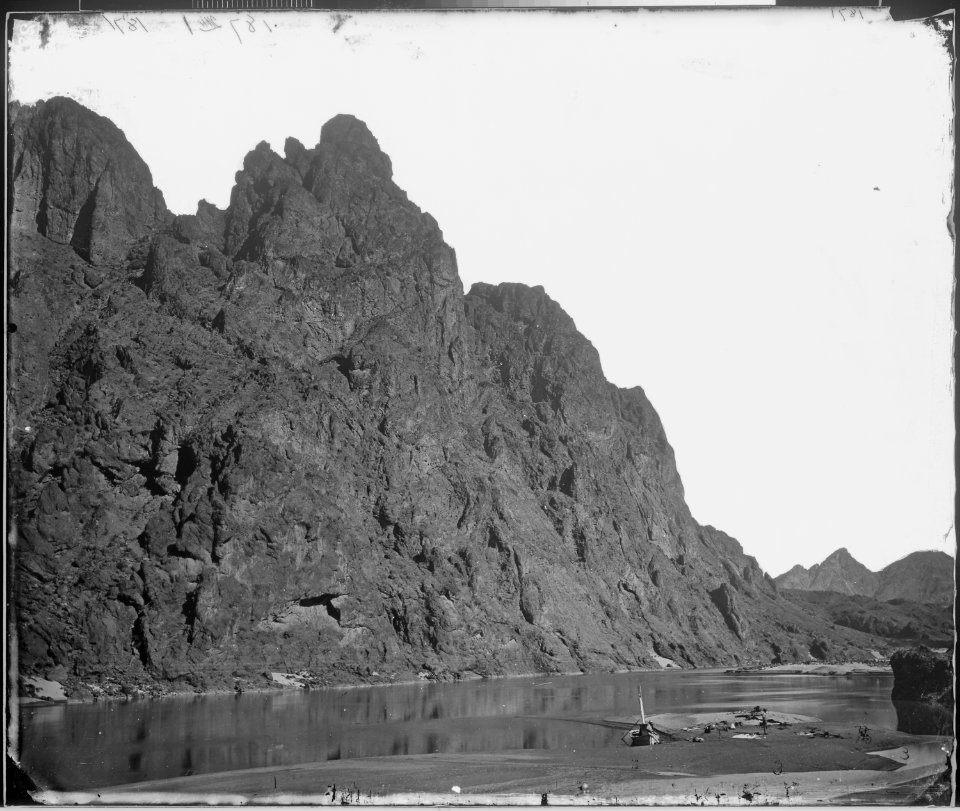 BLUFF OPPOSITE BIG HORN CAMP BLACK CANYON, COLORADO RIVER - NARA - 524229