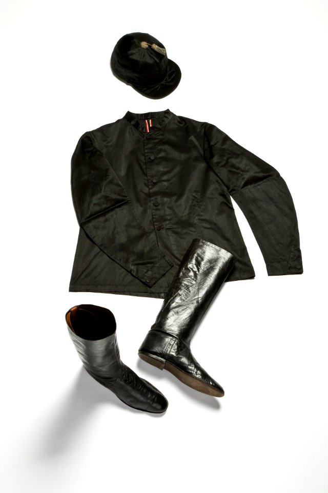 Blus jockey, ridhjälm, stövlar. Prins Gustav Adolf - Livrustkammaren - 86120