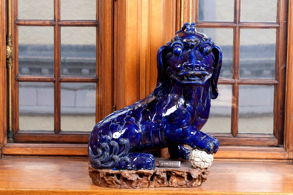 Blå Fos hund gjord av stengods i Kina, från 1800-talet - Hallwylska museet - 96136
