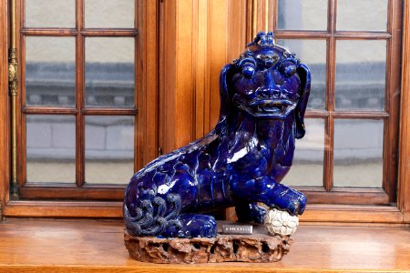 Blå Fos hund gjord av stengods i Kina, från 1800-talet - Hallwylska museet - 96136