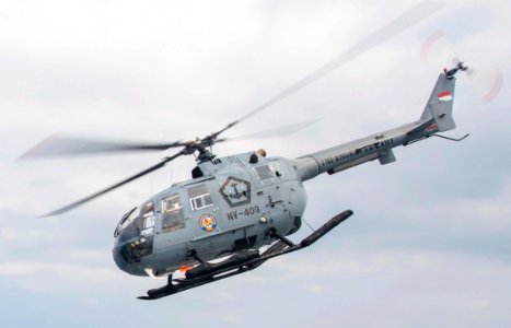 Bo 105 Indonesian navy Bo 105 helicopter during a deck landing on the USS Fort Worth (cropped)