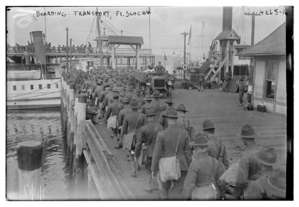 Boarding transport, Ft. Slocum LCCN2014705049
