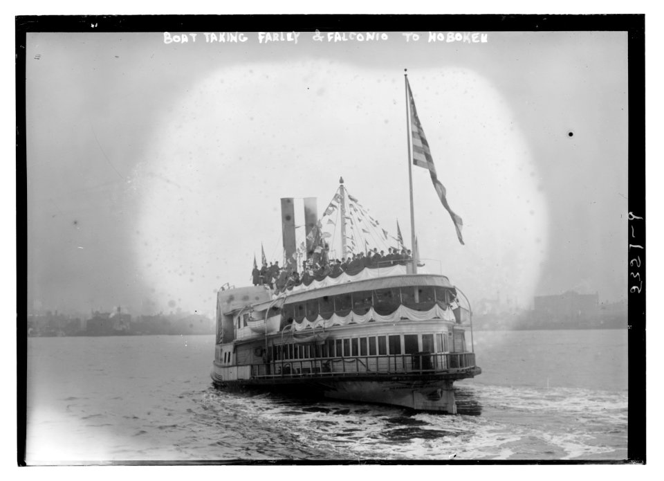 Boat taking Farley & Falconio to Hoboken LCCN2014689909
