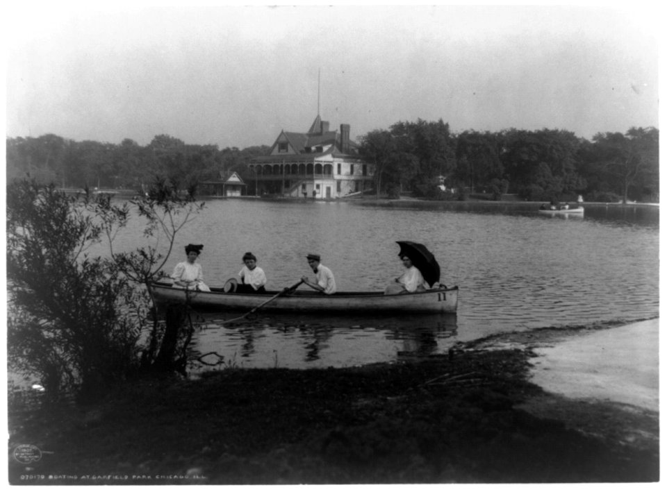 Boating at Garfield Park, Chicago, Ill. LCCN92521030