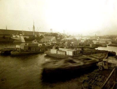 Boats loaded with supplies, Basin at Dock -2, Mole “A”, Marseille, France, 1918 (31337602863)