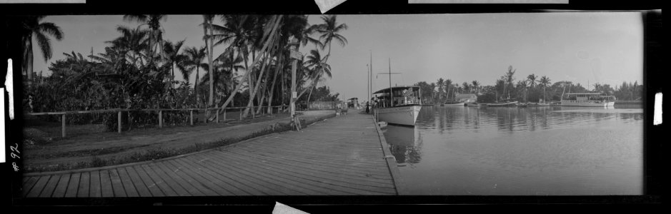 Boat at long dock, East Florida LCCN2017656418