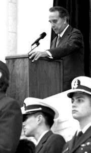 Bob Dole speaks at the opening of the Women in Military Service for America