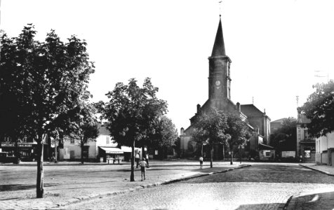 Bobigny.Place Gabriel-Péri.Église