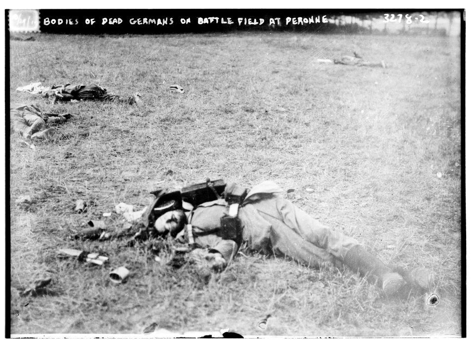 Bodies of dead Germans on battle field at Peronne LCCN2014697940
