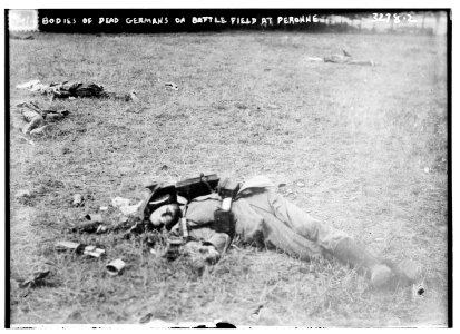 Bodies of dead Germans on battle field at Peronne LCCN2014697940