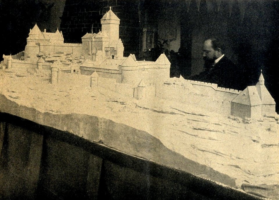 Bodo Ebhardt arbeitet am Modell der Hohkönigsburg, c. 1904