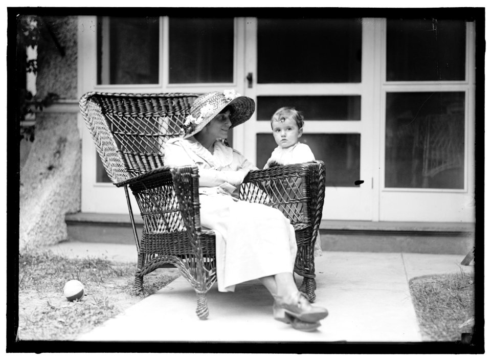 BOECKEL, MRS. RICHARD. WITH BABY LCCN2016870326