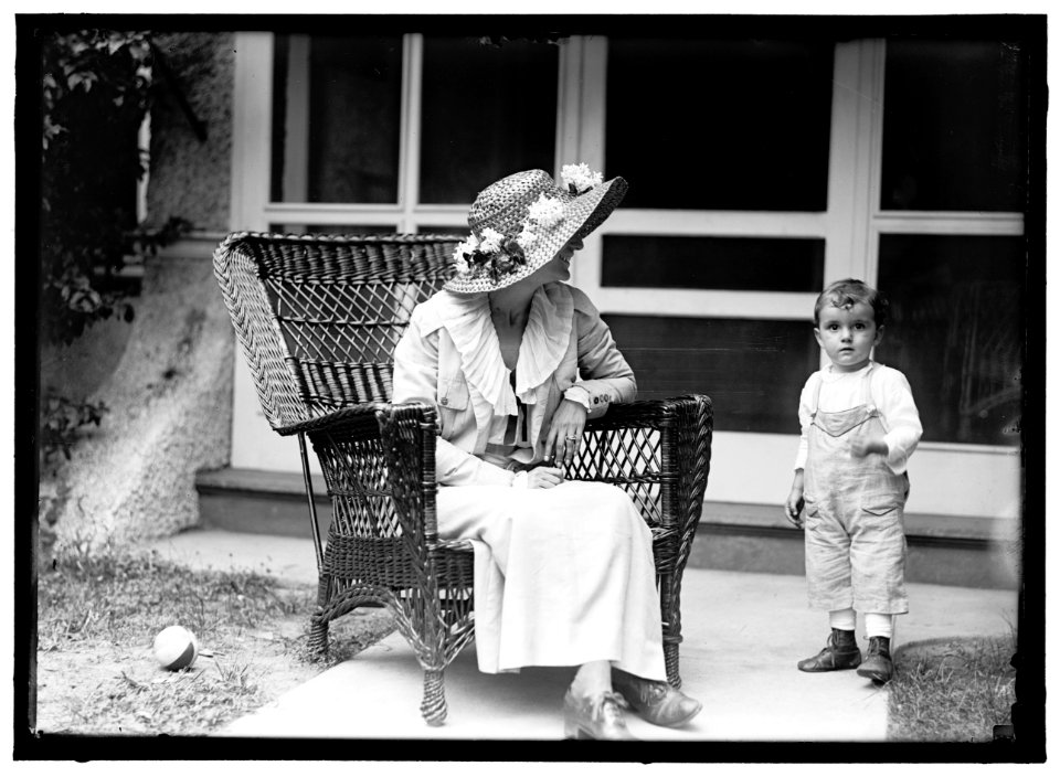 BOECKEL, MRS. RICHARD. WITH BABY LCCN2016870330