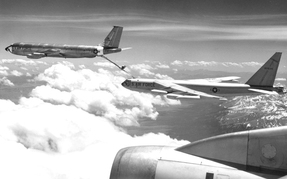 Boeing B-52E-85-BO (SN 56-0635) is refueled by Boeing KC-135A (SN 57-1467) 061127-F-1234S-024