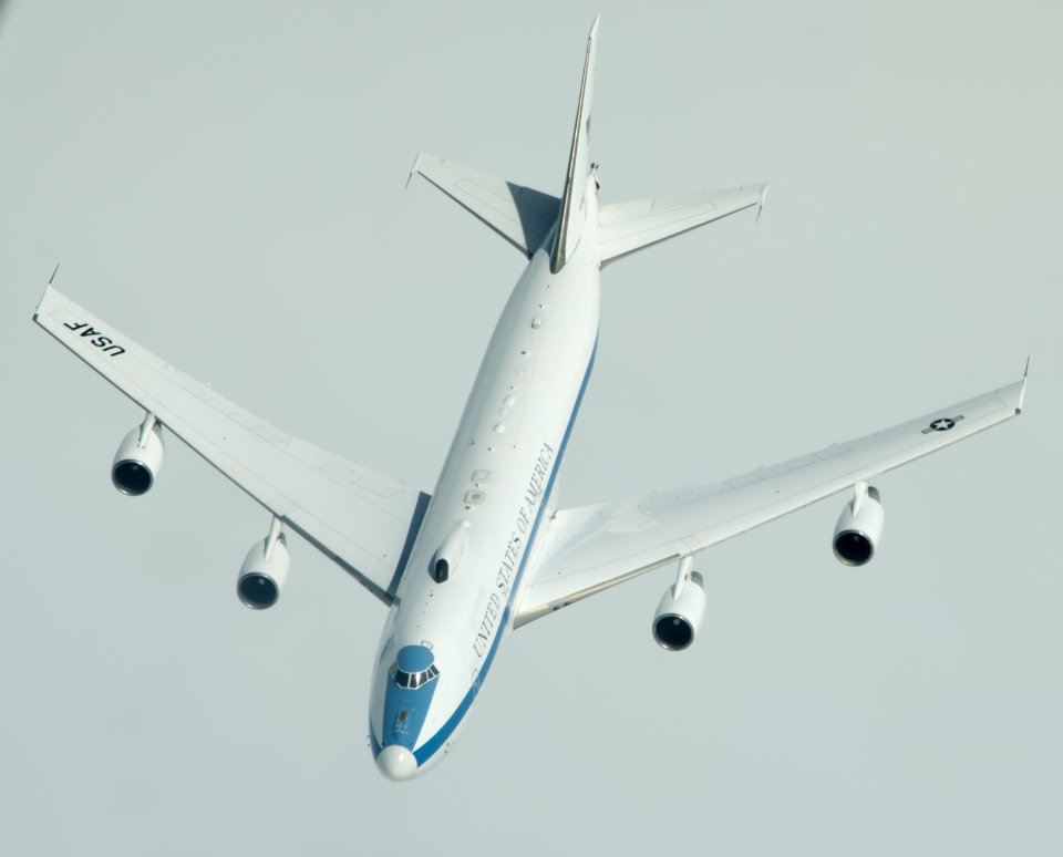 Boeing E-4B Nightwatch approaches McDonnell-Douglas KC-10 Extender for aerial refuelling, June 12, 2017