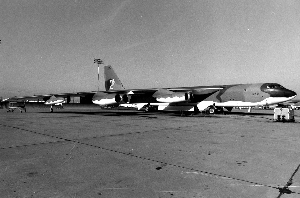 Boeing B-52H-175-BW (SN 61-0040) This was the last B-52 built 061026-F-1234S-024