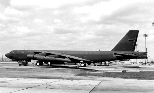 Boeing B-52H-140-BW (SN 60-0017) 061026-F-1234S-023