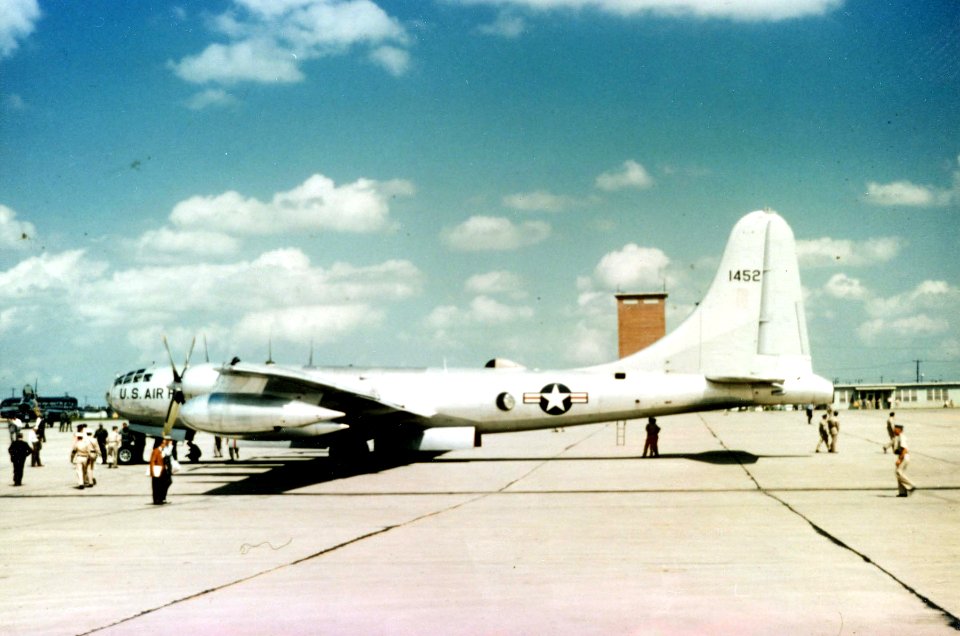 Boeing KB-50K (SN 51-0452) 061025-F-1234S-055