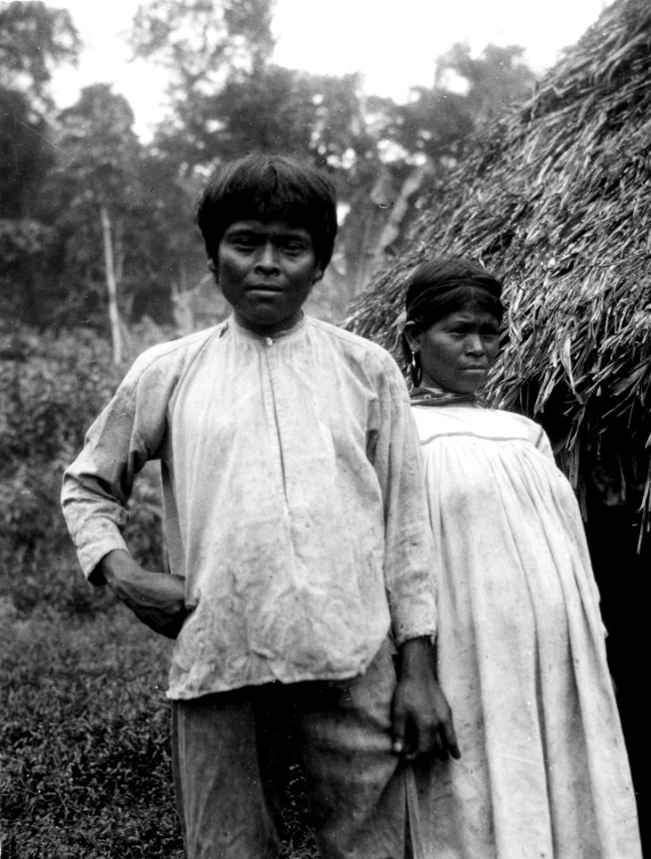 Bogotáindianen Belisario och hans gravida hustru. Veraguas. Panama - SMVK - 004282