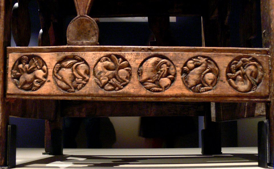 BoisSculptéCelteChaiseMoyenAge