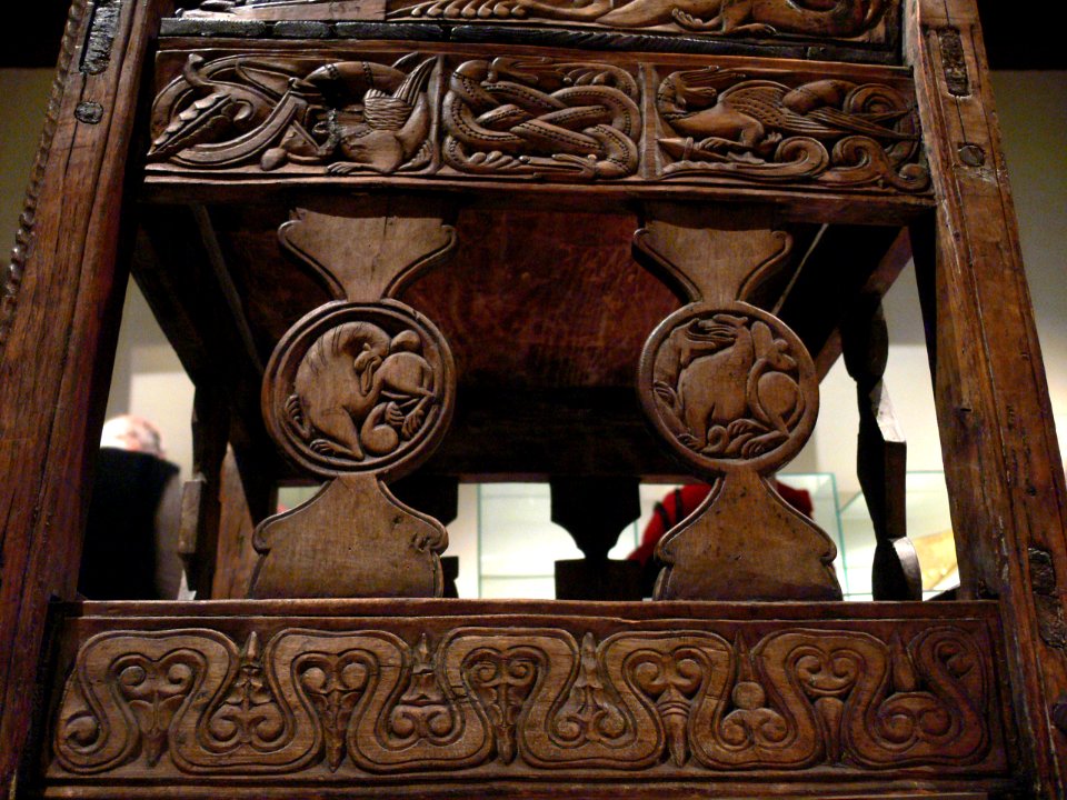 BoisSculptéCelteChaiseMoyenAge2