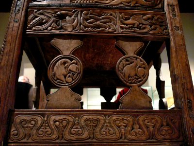 BoisSculptéCelteChaiseMoyenAge2