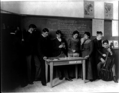 Carlisle Indian School, Carlisle, Pa. Classroom experiment in physics LCCN2008675518