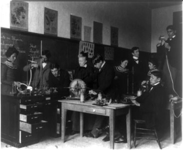 Carlisle Indian School, Carlisle, Pa. Experiments in physics class LCCN2008675521