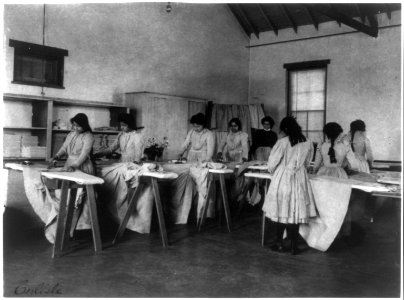 Carlisle Indian School, Carlisle, Pa. Ironing class LCCN2008675525