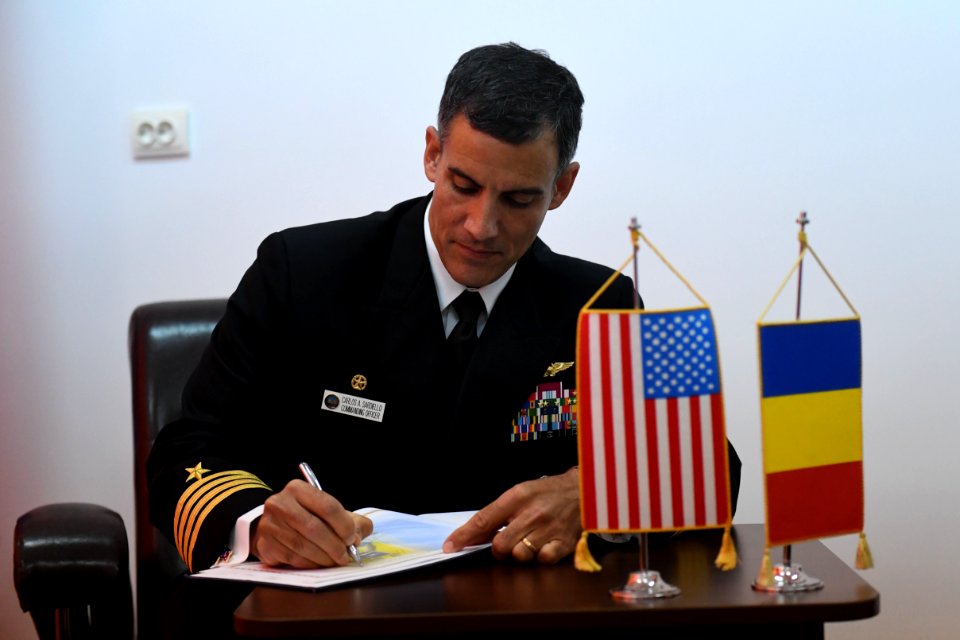 Carlos Sardiello 161018-N-JI086-027 (30335738781)