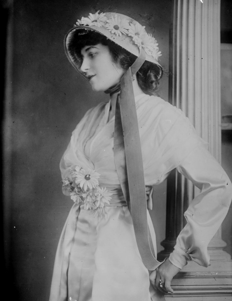 Carolyn Thomson in Adele LCCN2014694985 (cropped)