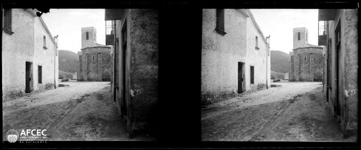 Carrer d'Òrrius amb l'església al fons