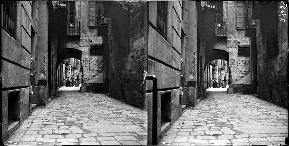 Carrer amb nens al fons (AFCEC BORDAS D 2905)