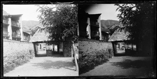 Carrer amb un porxo d'Ordino