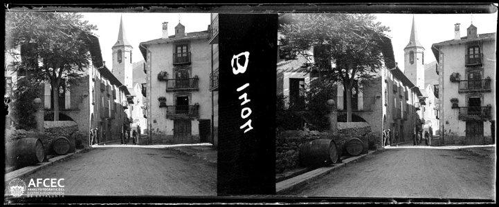 Carrer d'Esterri d'Àneu amb l'església al fons