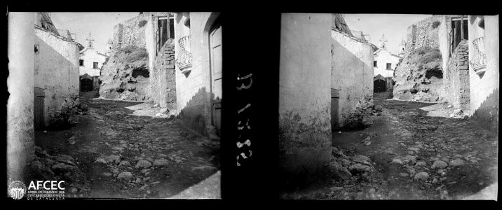 Carrer de Roda de Barà amb l'església al fons