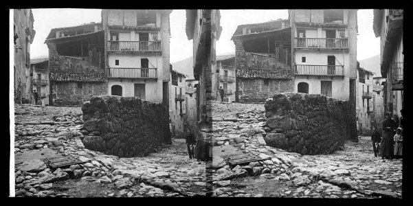 Carrer de Sant Llorenç de Morunys amb gent (AFCEC BORDAS X 478)