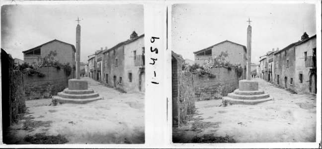 Carrer de la creu a Casserres