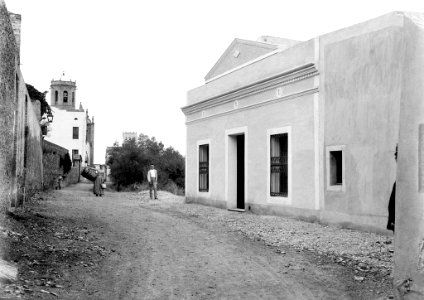 Carrer i casa de Sant Boi amb gent Restored