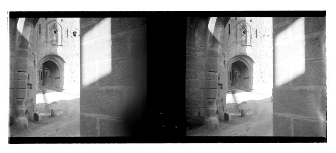 Carrer i portal d’un poble