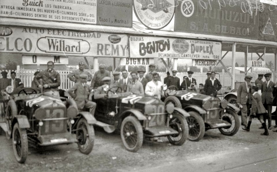 Carrera automóvilistica en el circuito de Lasarte (111 de 493) - Fondo Car-Kutxa Fototeka