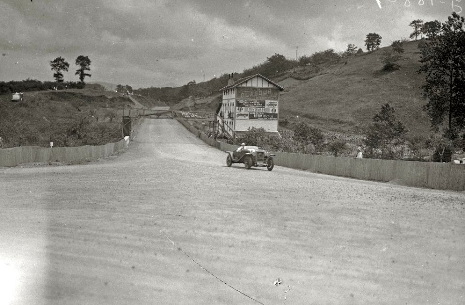Carrera automóvilistica en el circuito de Lasarte (138 de 493) - Fondo Car-Kutxa Fototeka