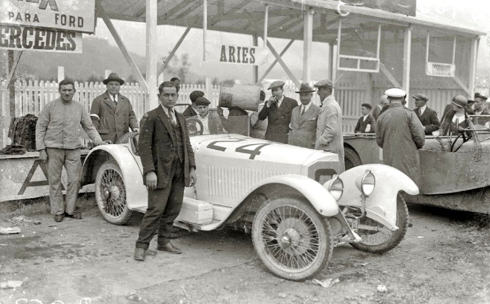 Carrera automóvilistica en el circuito de Lasarte (105 de 493) - Fondo Car-Kutxa Fototeka