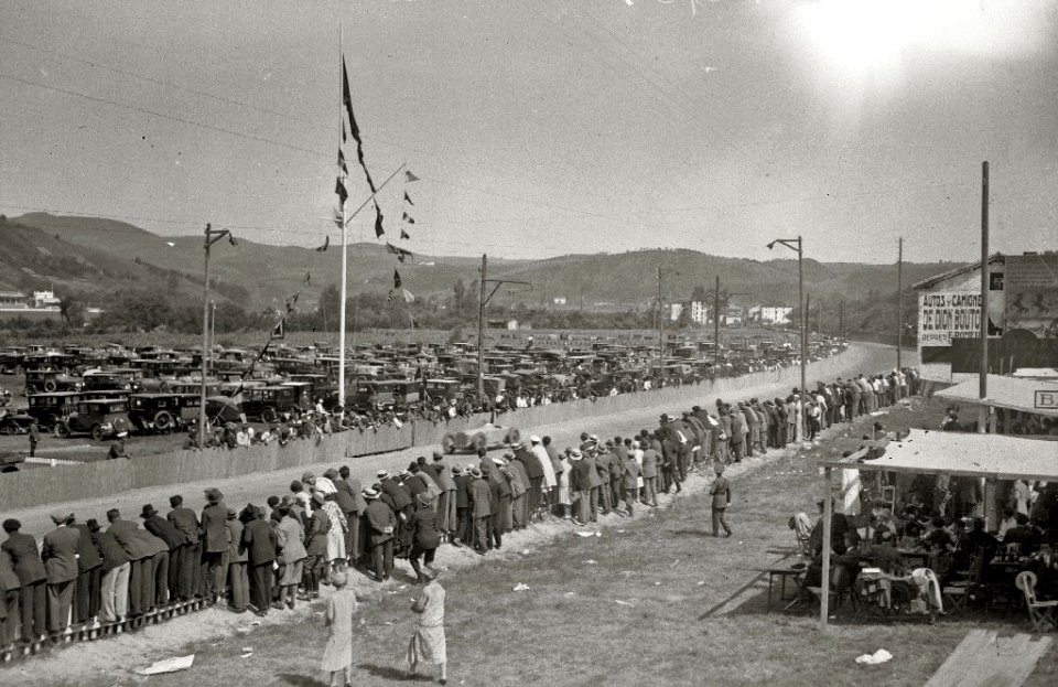 Carrera automóvilistica en el circuito de Lasarte (121 de 493) - Fondo Car-Kutxa Fototeka