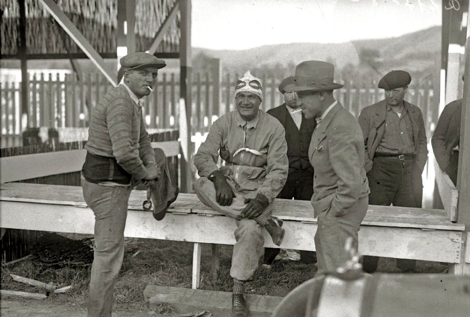 Carrera automóvilistica en el circuito de Lasarte (248 de 493) - Fondo Car-Kutxa Fototeka